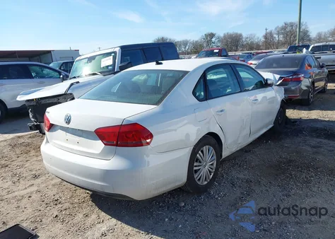 2014 Volkswagen Passat 2.5L S z USA, uszkodzony, nr VIN 1VWAP7A35EC025092